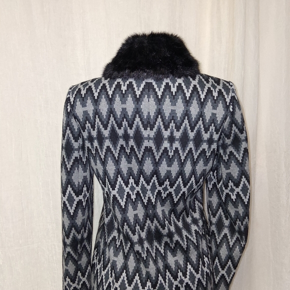 INC International Concepts Wimen Size S Black and Gray Zigzag Cape - Picture 9 of 16